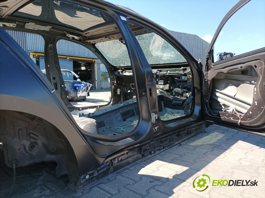 Bmw Seria 5 2023 práh v pravo: