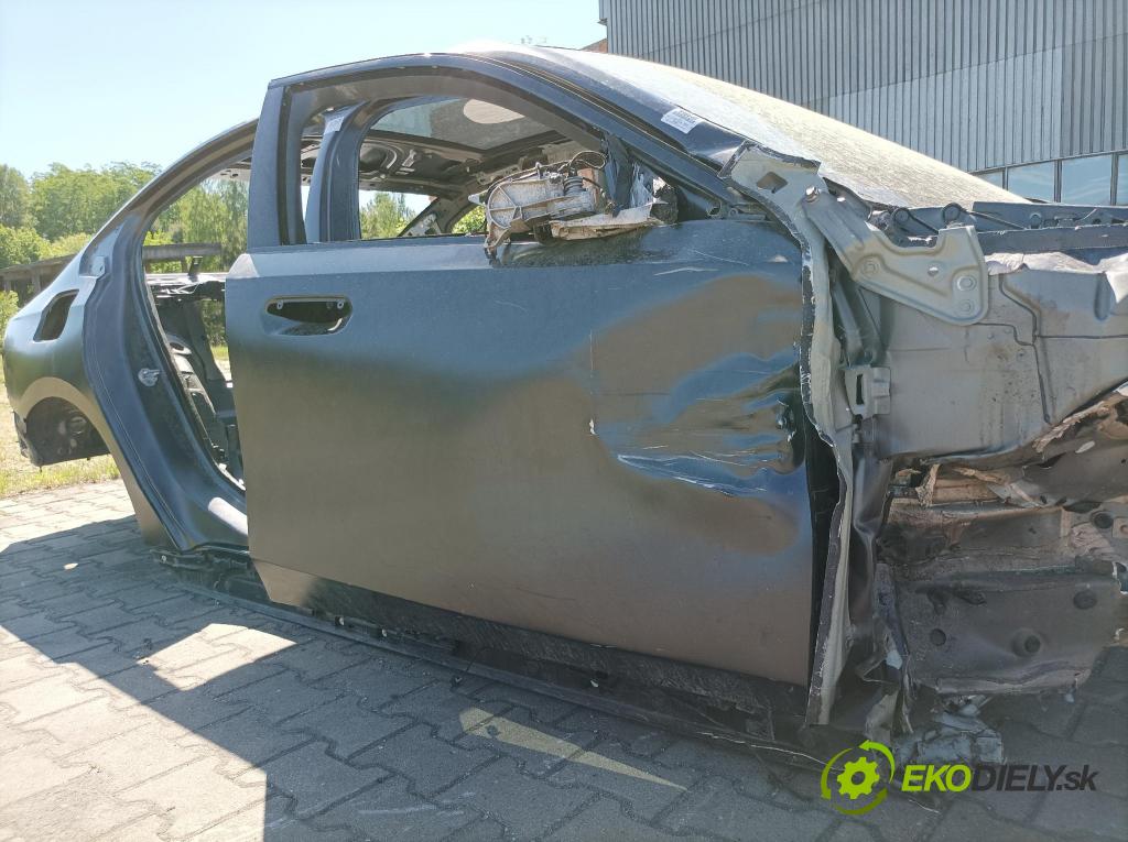 Bmw Seria 5 2023 práh v pravo: 