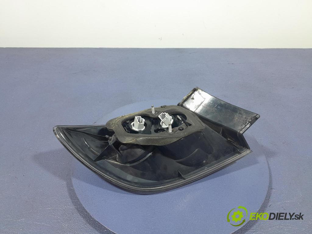 Mazda 3 2006 svetlo / reflektor zad Prava: Vonkajsia: 