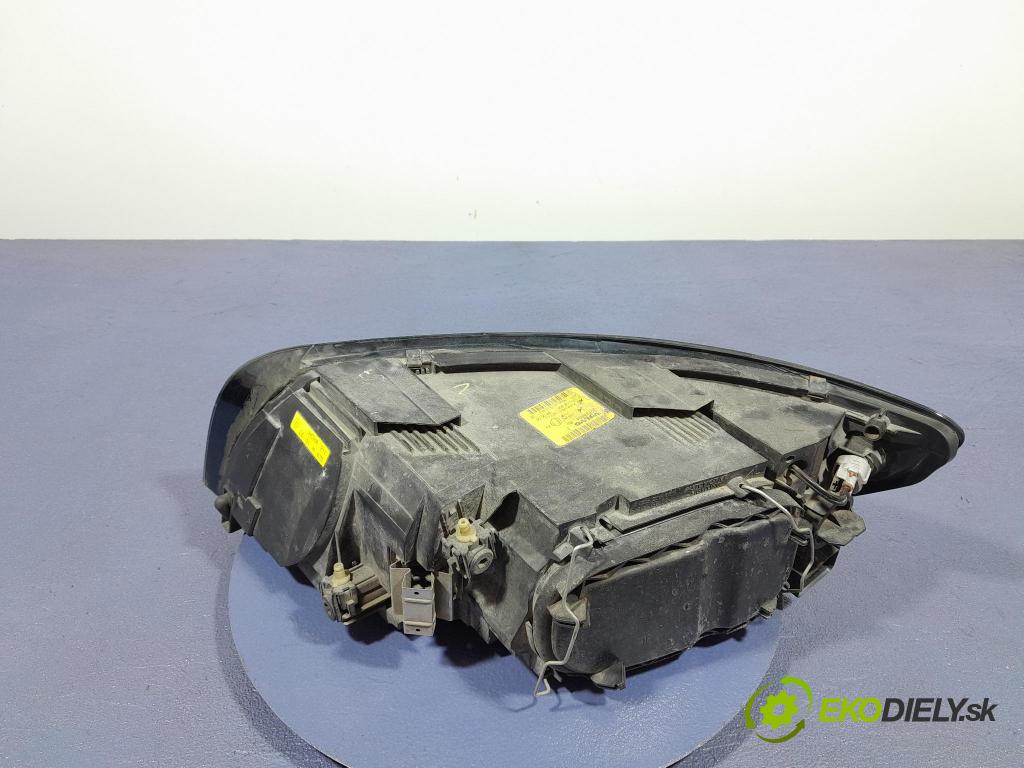 Volvo S40 2006 světlo v pravo: 30698894