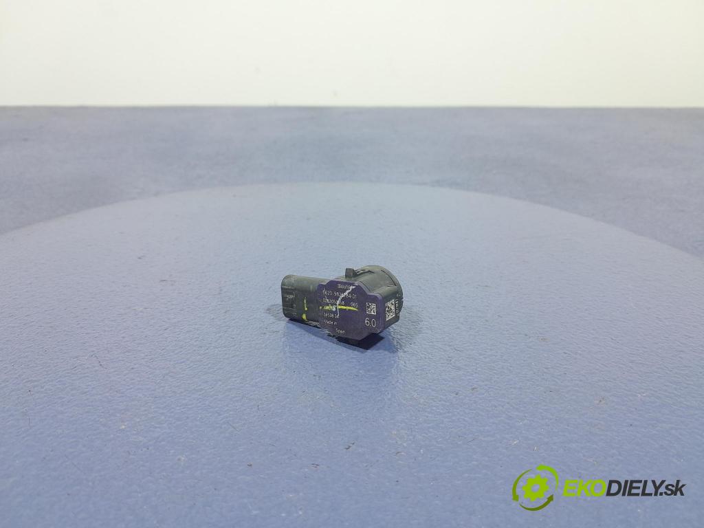 Bmw Seria 3 2023 snímač / řídící jednotka PDC 9826784