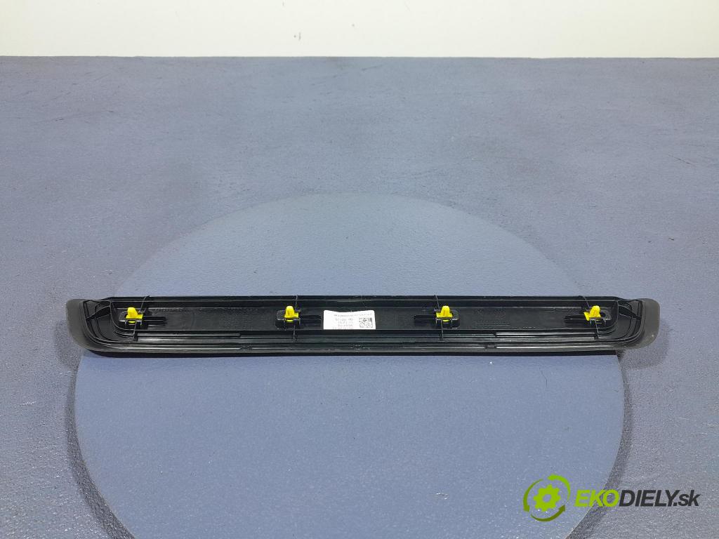 Bmw Seria 3 2023 kryt Plast: Interiéry: 9492984
