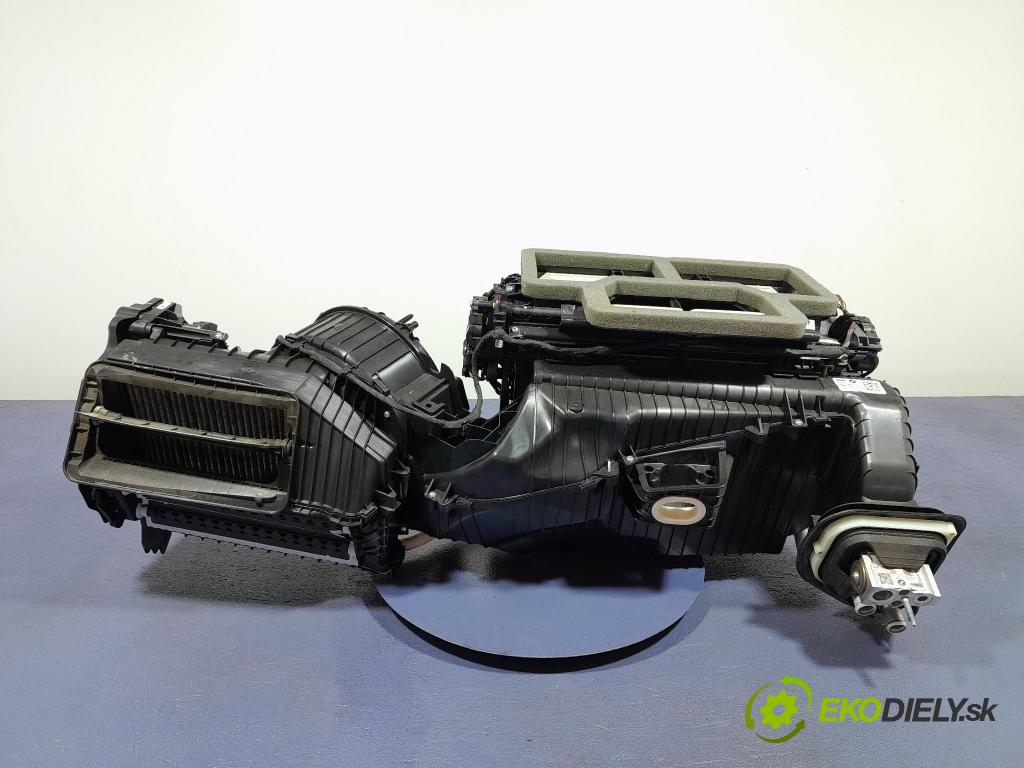 Bmw Seria 3 2023 radiátor 7942068