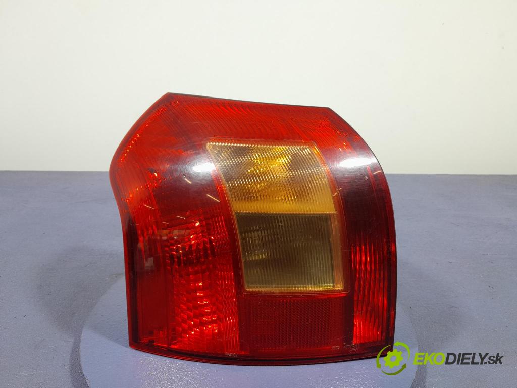 Toyota Corolla 2003 svetlo / reflektor zad ľavá Vonkajsia: