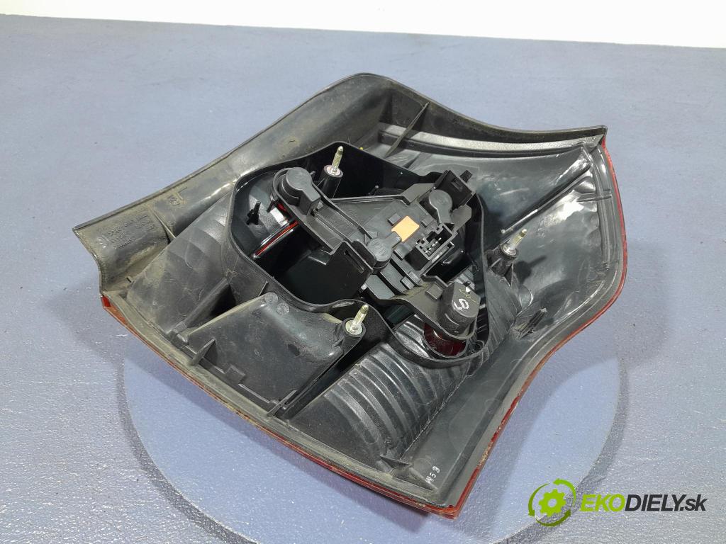 Toyota Corolla 2003 svetlo / reflektor zad ľavá Vonkajsia: