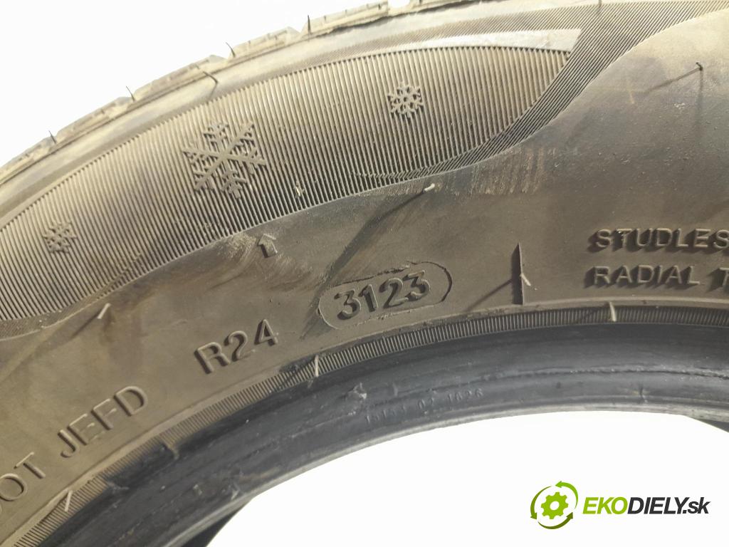 Toyota Corolla 2003 pneumatiky: Zima 5420068624393
