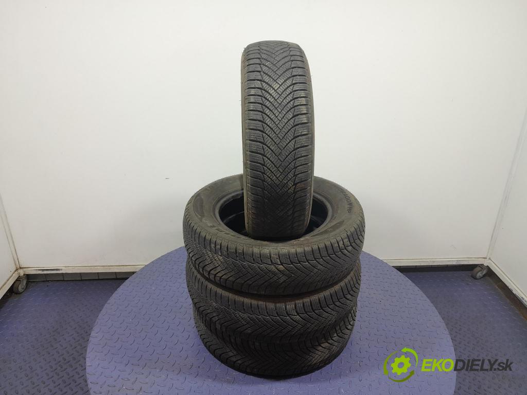 Toyota Corolla 2003 pneumatiky: Zima 5420068624393