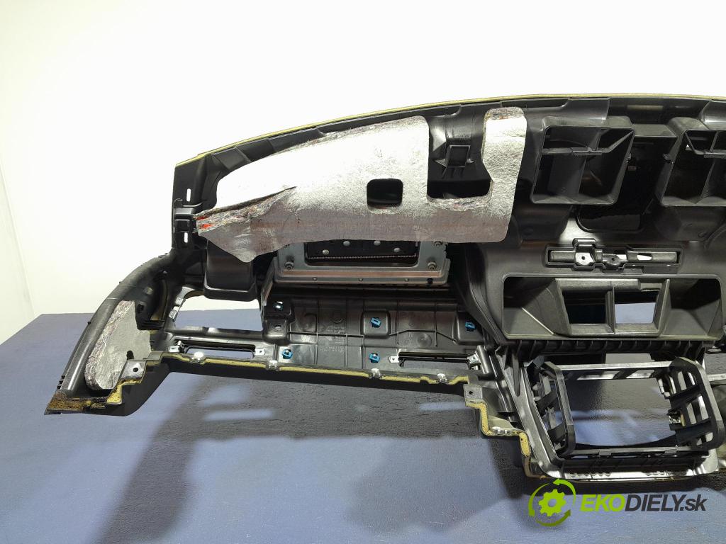 Bmw Seria 3 2009 kokpit,pristrojová doska 9120325