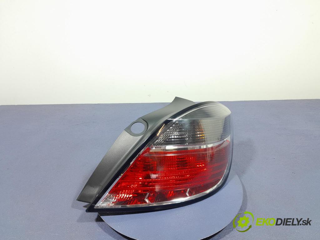 Opel Astra 2012 svetlo / reflektor zad Prava: Vonkajsia: