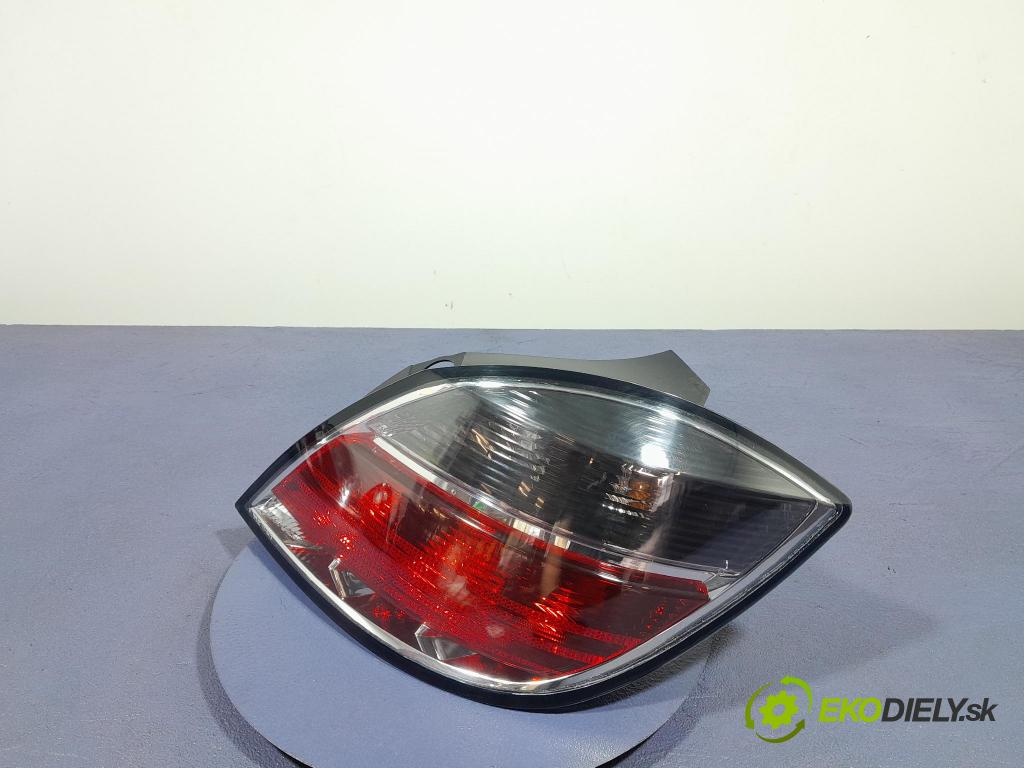 Opel Astra 2012 svetlo / reflektor zad Prava: Vonkajsia: