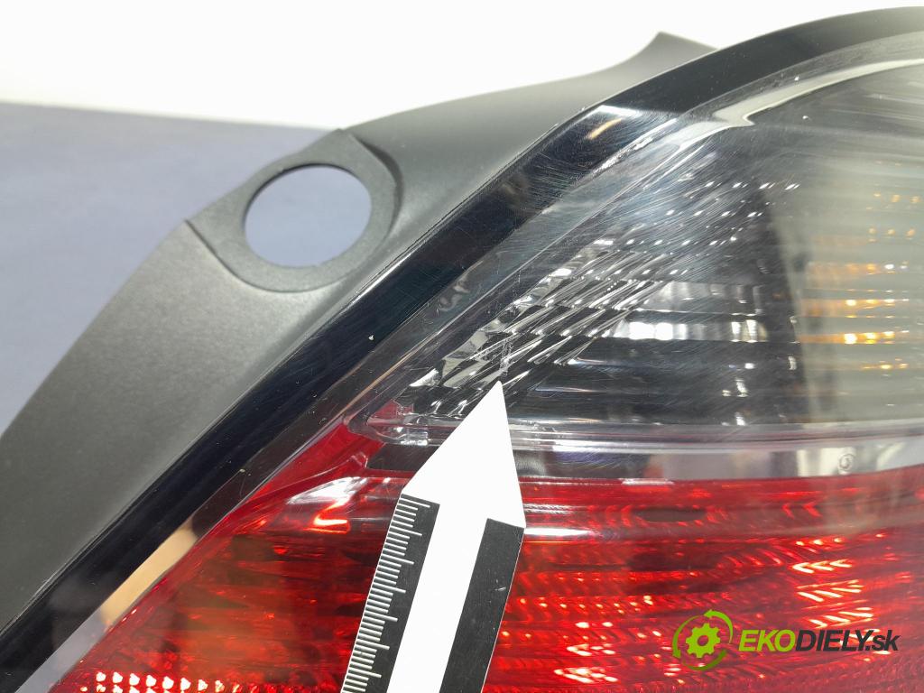 Opel Astra 2012 svetlo / reflektor zad Prava: Vonkajsia: