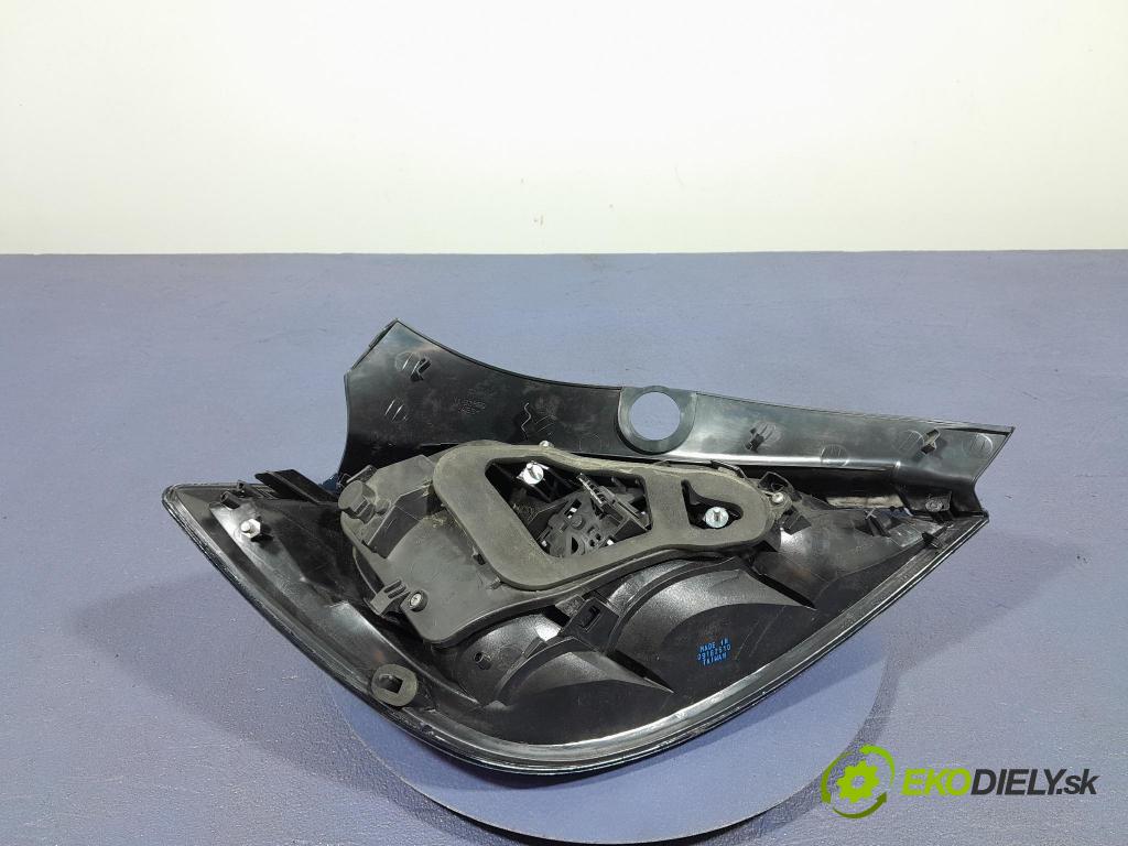 Opel Astra 2012 svetlo / reflektor zad Prava: Vonkajsia: