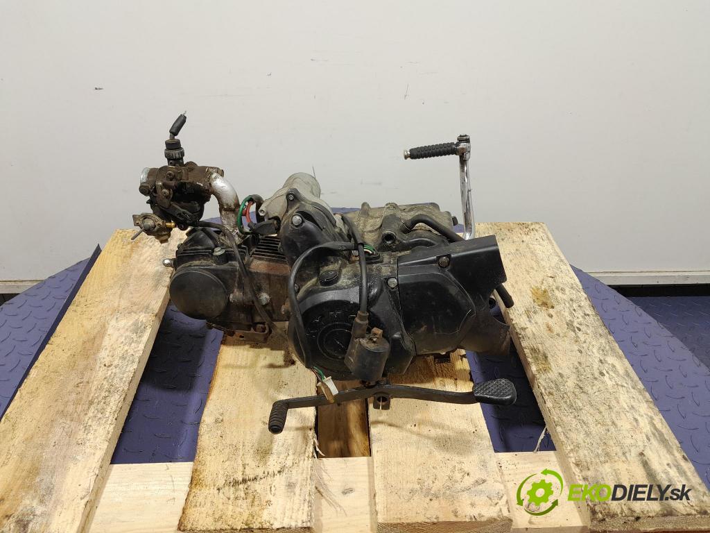 Kymco Activ 50 2008 motor Benzín: