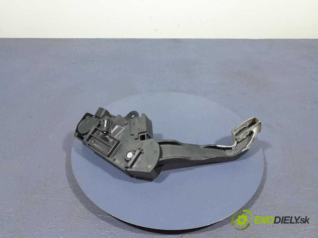Renault Midlum 2011 pedal Plyn: 7482492420