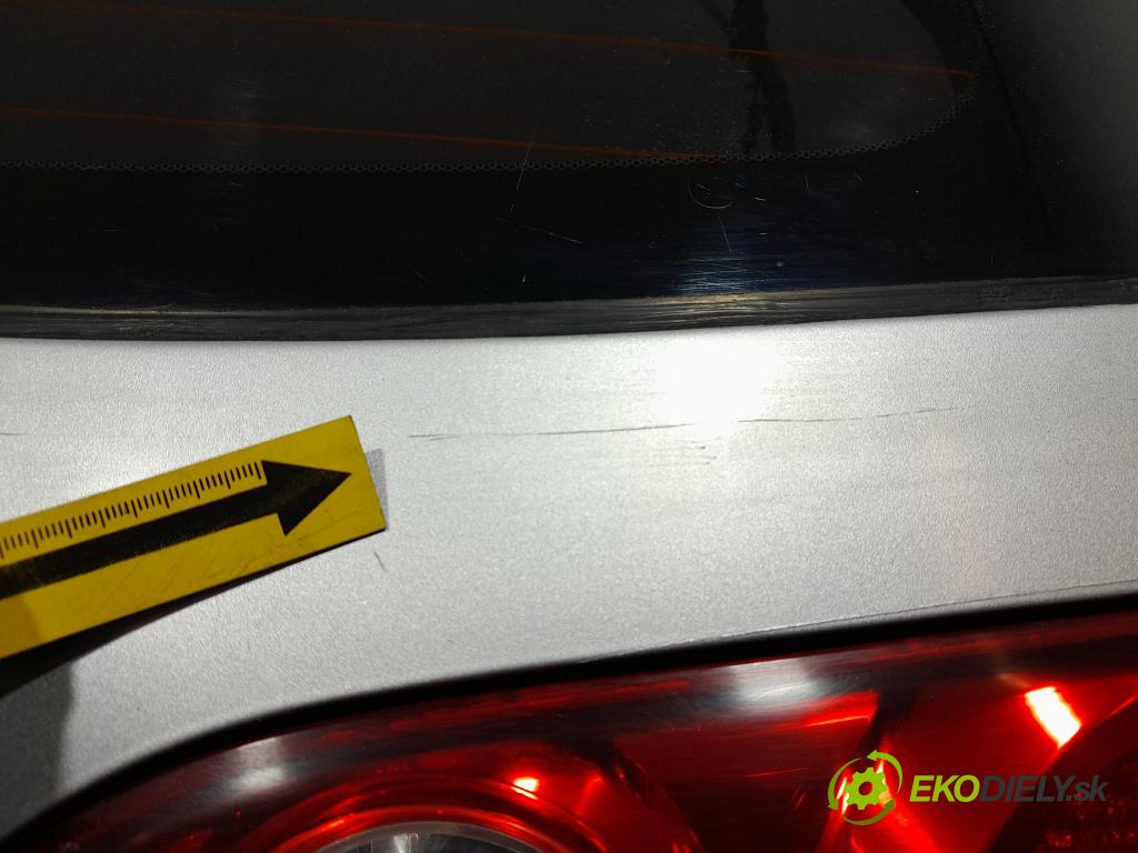 Honda Accord 2004 zadní dveře kufra: kufr