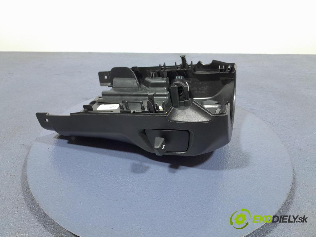 Bmw X6 2023 kryt Plast: Interiéry: 9631641