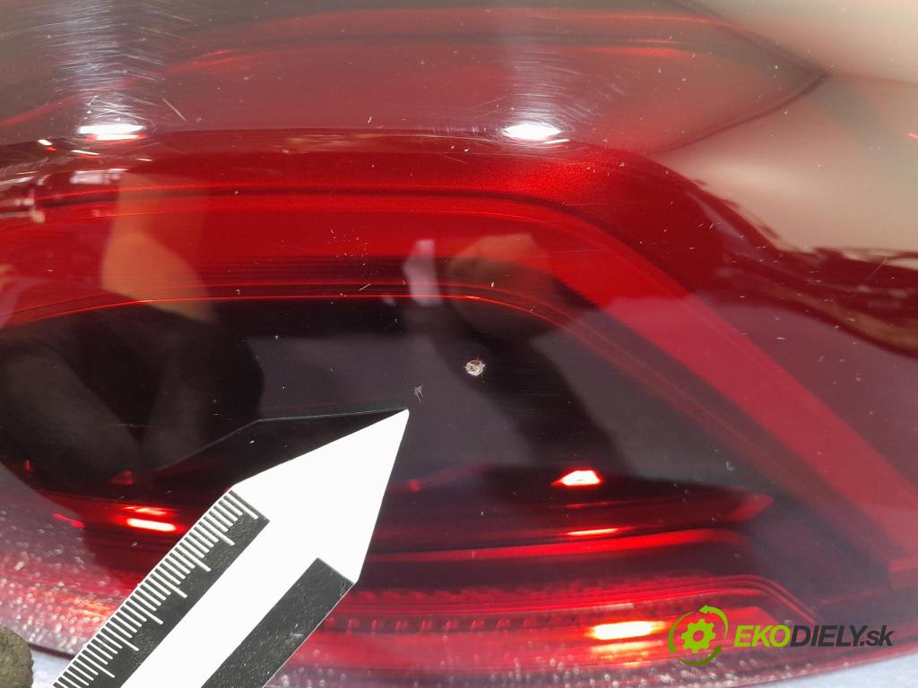 Bmw X6 2023 svetlo / reflektor zad Prava: Vonkajsia: 7421114