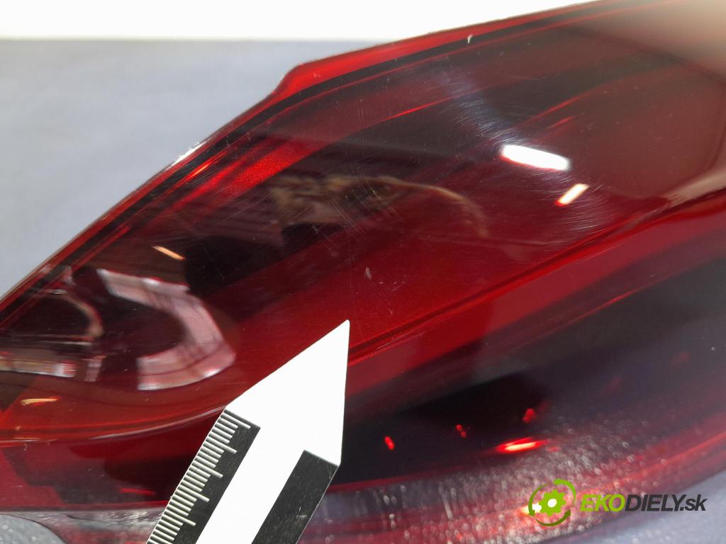 Bmw X6 2023 svetlo / reflektor zad Prava: Vonkajsia: 7421114