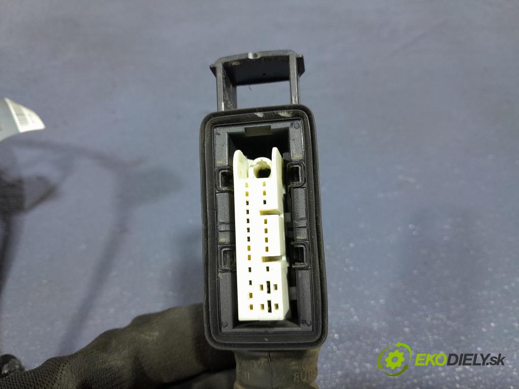Audi A5 2018 instalace Elektrický: 8W8971029E