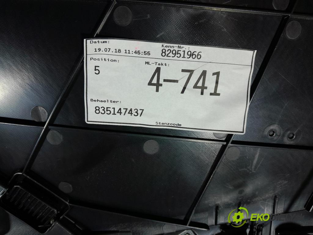 Audi A5 2018 Tapacír: dveře před Práva: 