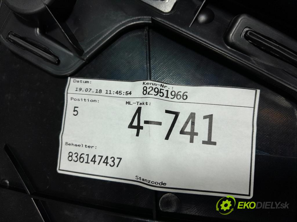 Audi A5 2018 Tapacír: dveře Zad: levá 