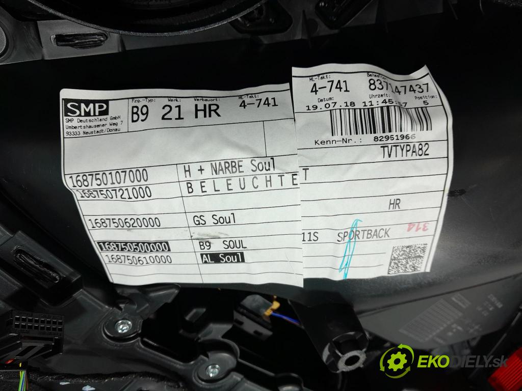 Audi A5 2018 Čalounictví: dvere zad Prava: