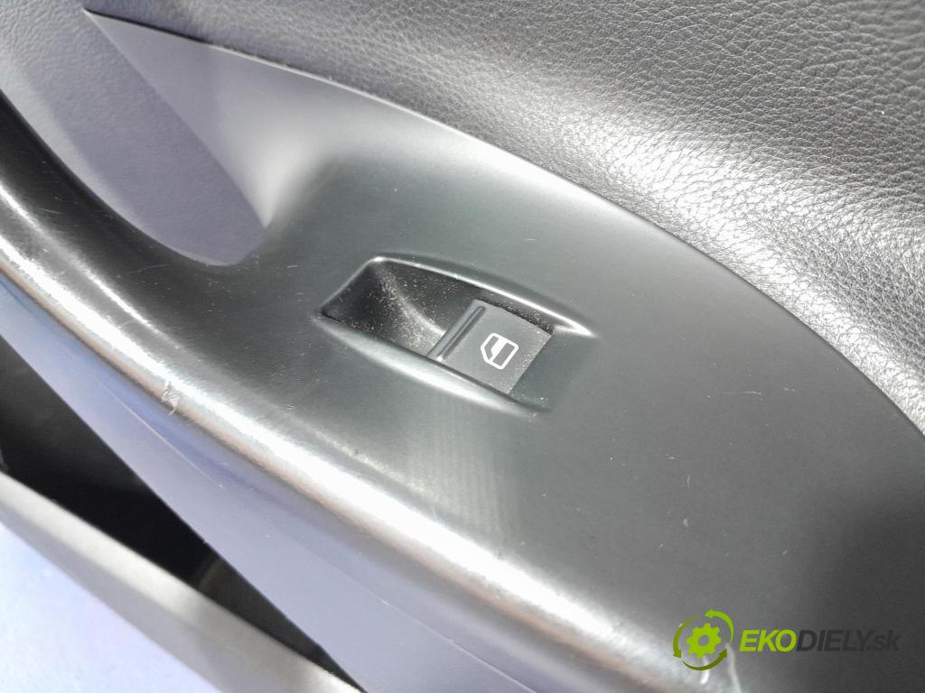 Vw Passat 2008 Tapacír: dveře před Práva: 3C1867012DS