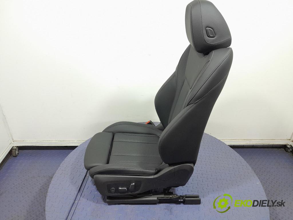 Bmw Seria 3 2024 Sedačka Ovládače: