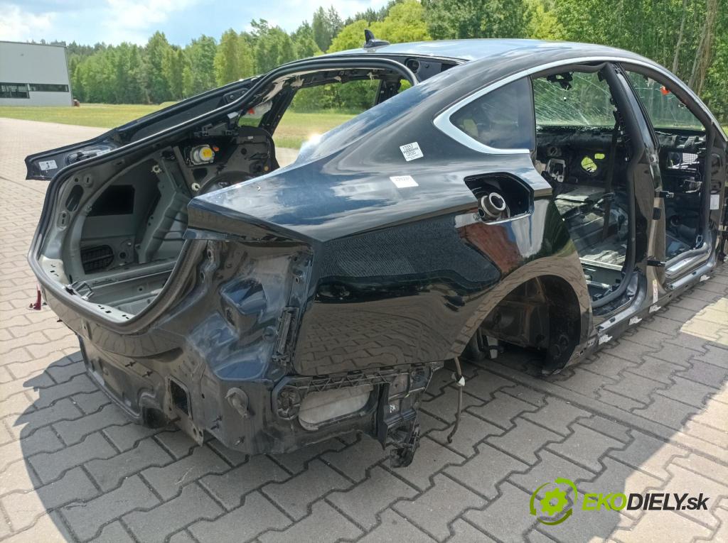 Audi A5 2018 blatník zad v pravo: