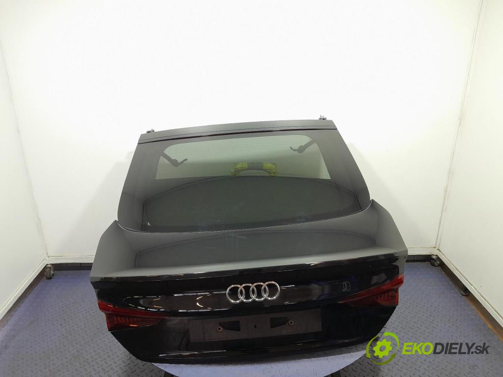 Audi A5 2018 zadní dveře kufra: kufr
