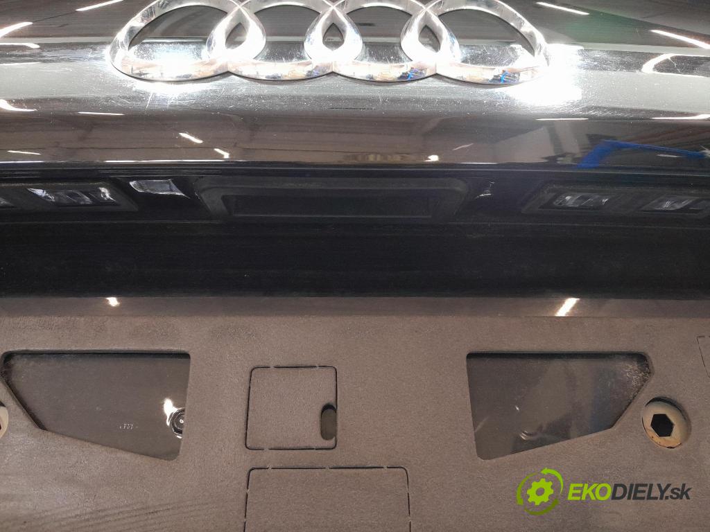 Audi A5 2018 zadní dveře kufra: kufr