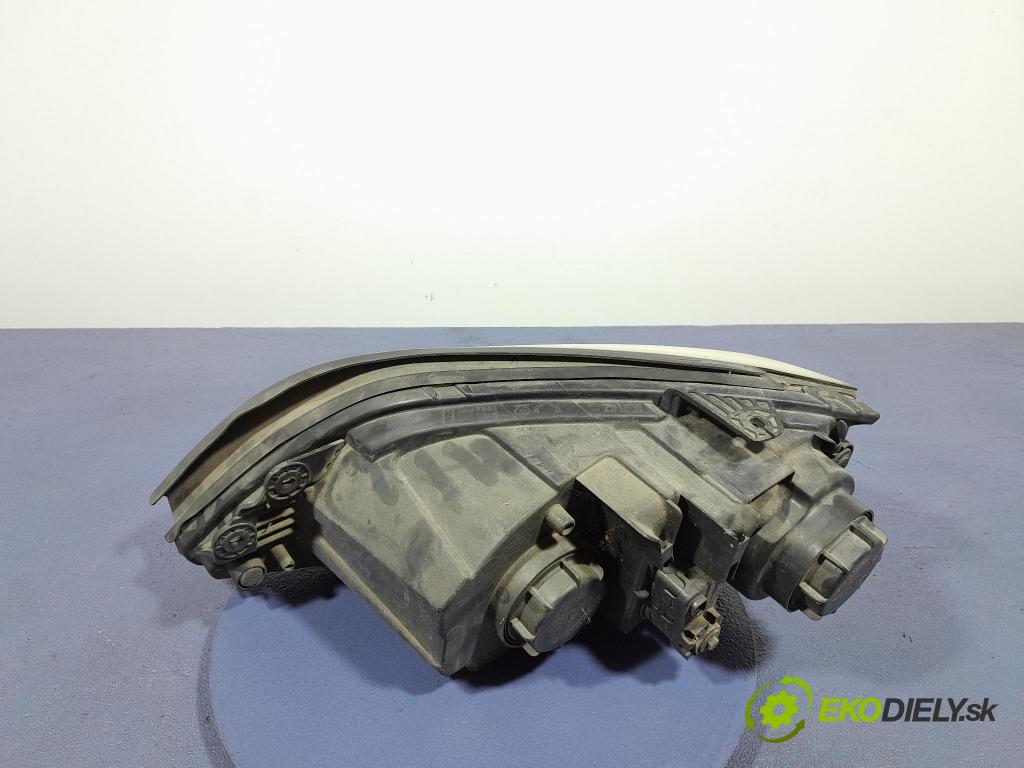 Kia Sorento 2008 Reflektor: v pravo:
