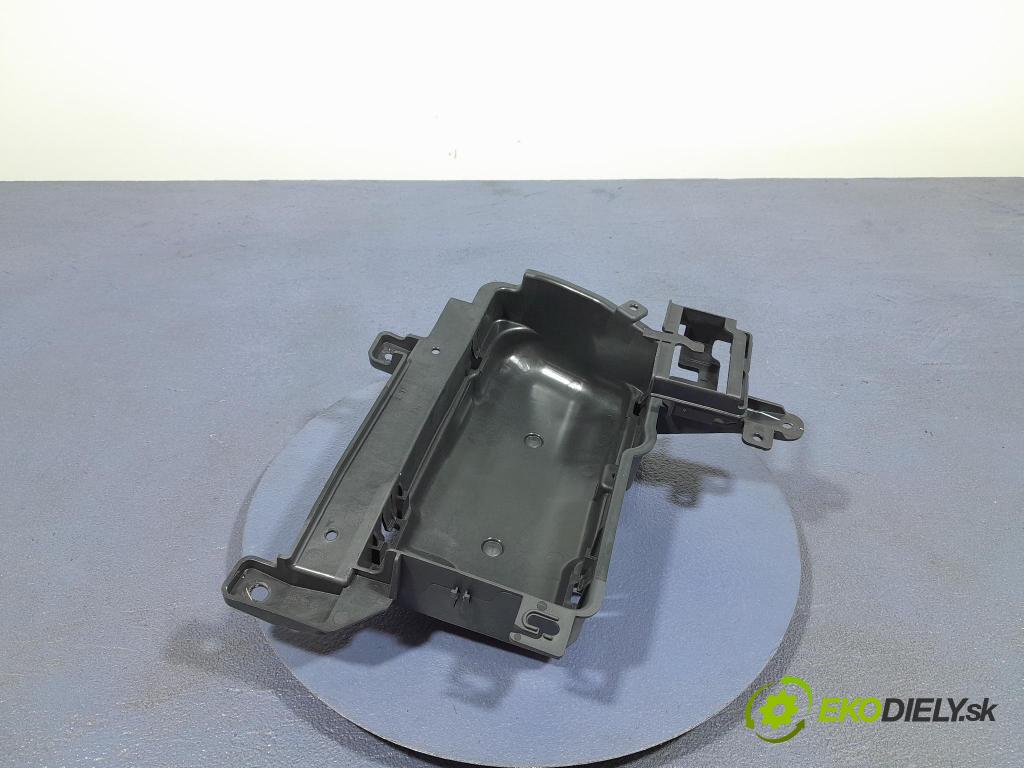 Bmw Seria 3 2024 kryt Plast: Interiéry: 6991156