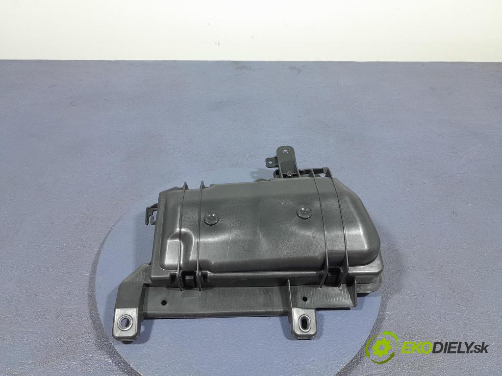 Bmw Seria 3 2024 kryt Plast: Interiéry: 6991156