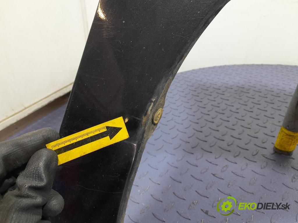 Toyota Corolla 2005 blatník Predné v pravo: