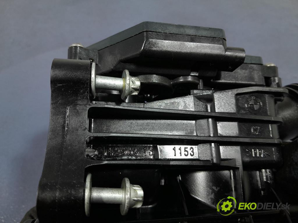 Bmw Seria 3 2024 čerpadlo Voda 8642560