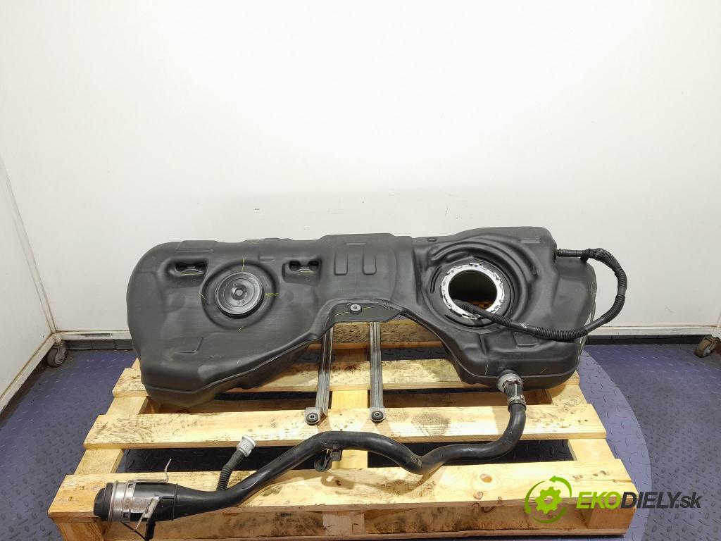 Bmw Seria 3 2024 Nádrž: paliva 7449039