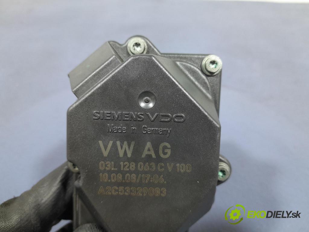 Audi A4 0 klapka 03L128063C