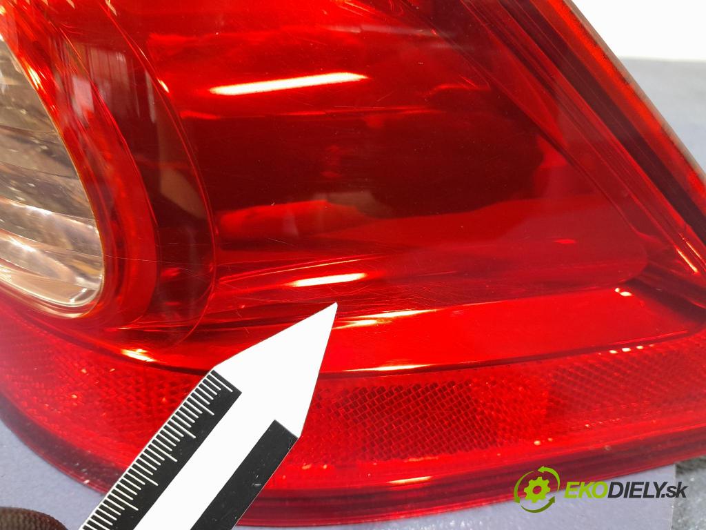 Honda Civic 2004 svetlo / reflektor zad Prava: Vonkajsia: