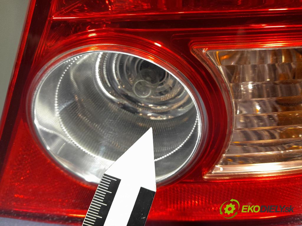 Honda Civic 2004 svetlo / reflektor zad Prava: Vonkajsia: