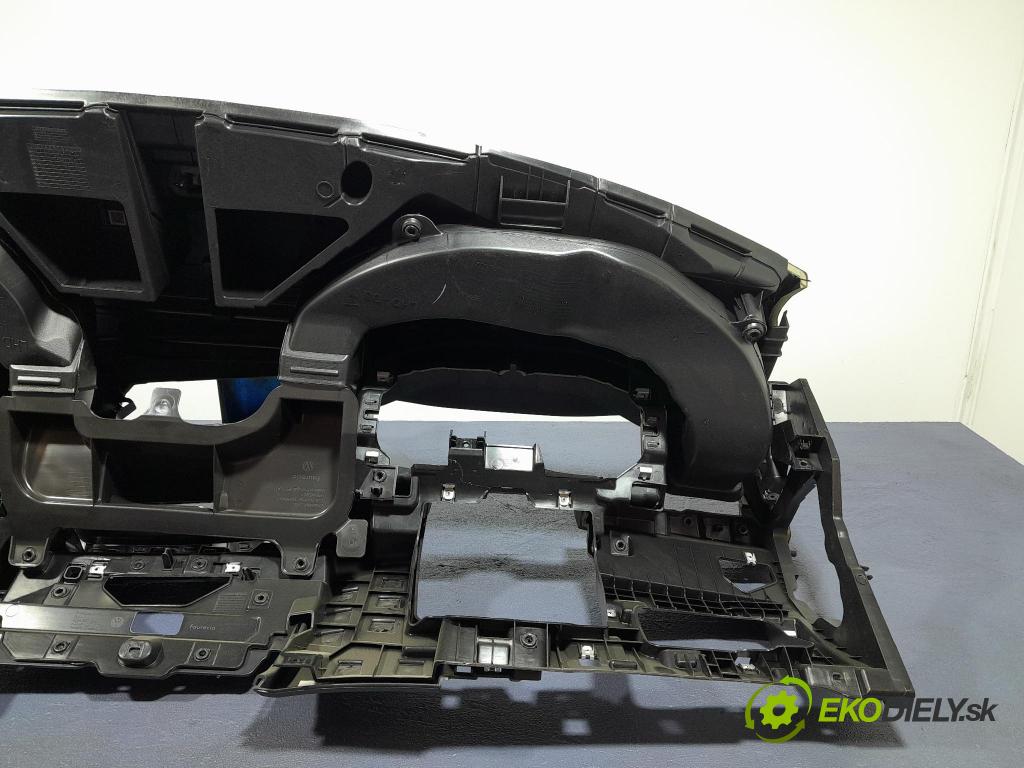 Vw T-Roc 2023 kokpit,přistrojova deska