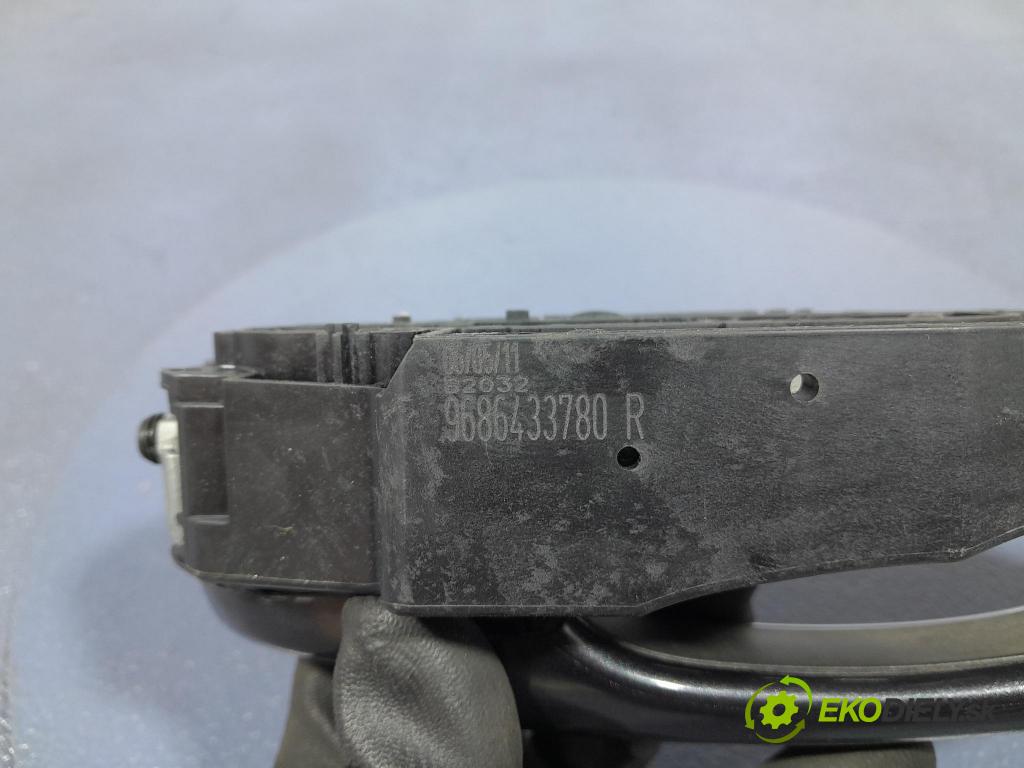 Peugeot 508 2011 rukoväť Predné ľavá