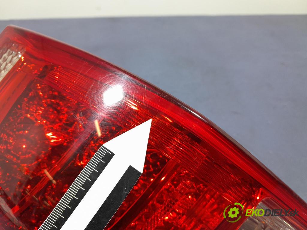 Toyota Rav4 2007 svetlo / reflektor zad ľavá Vonkajsia: