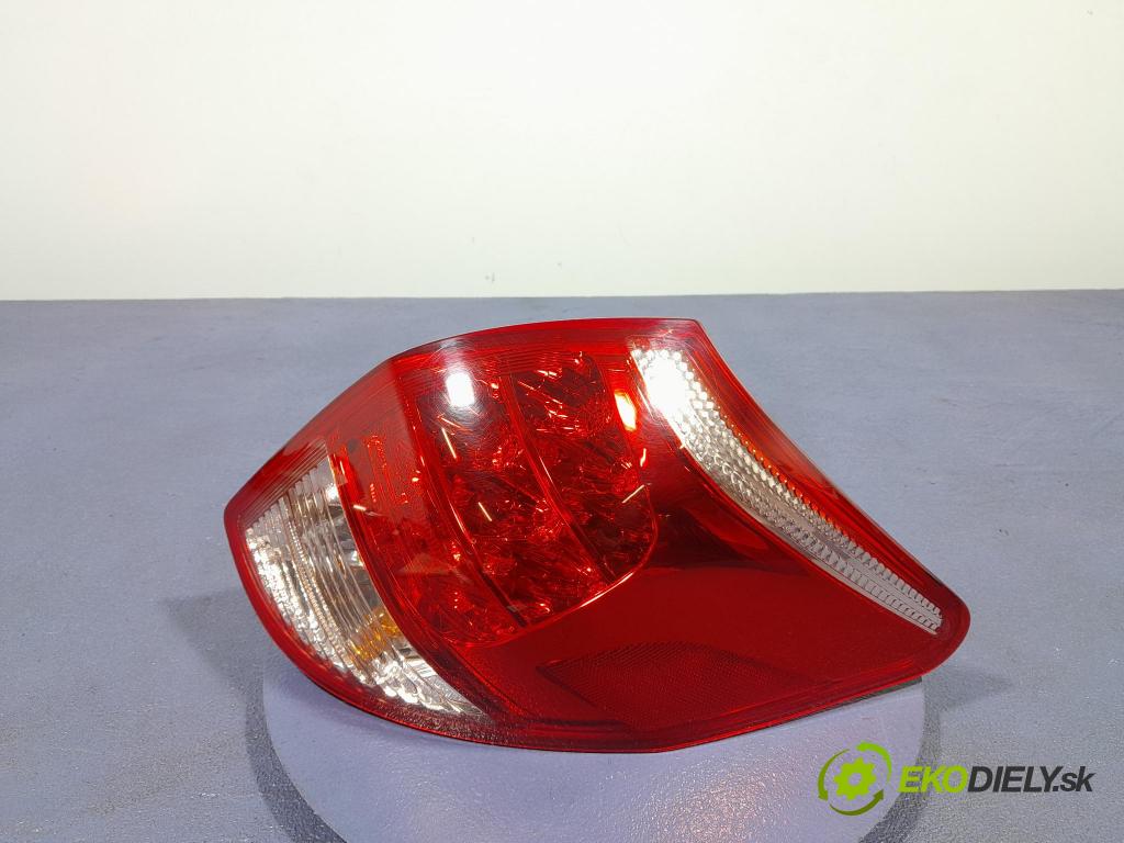 Toyota Rav4 2007 svetlo / reflektor zad Prava: Vonkajsia: