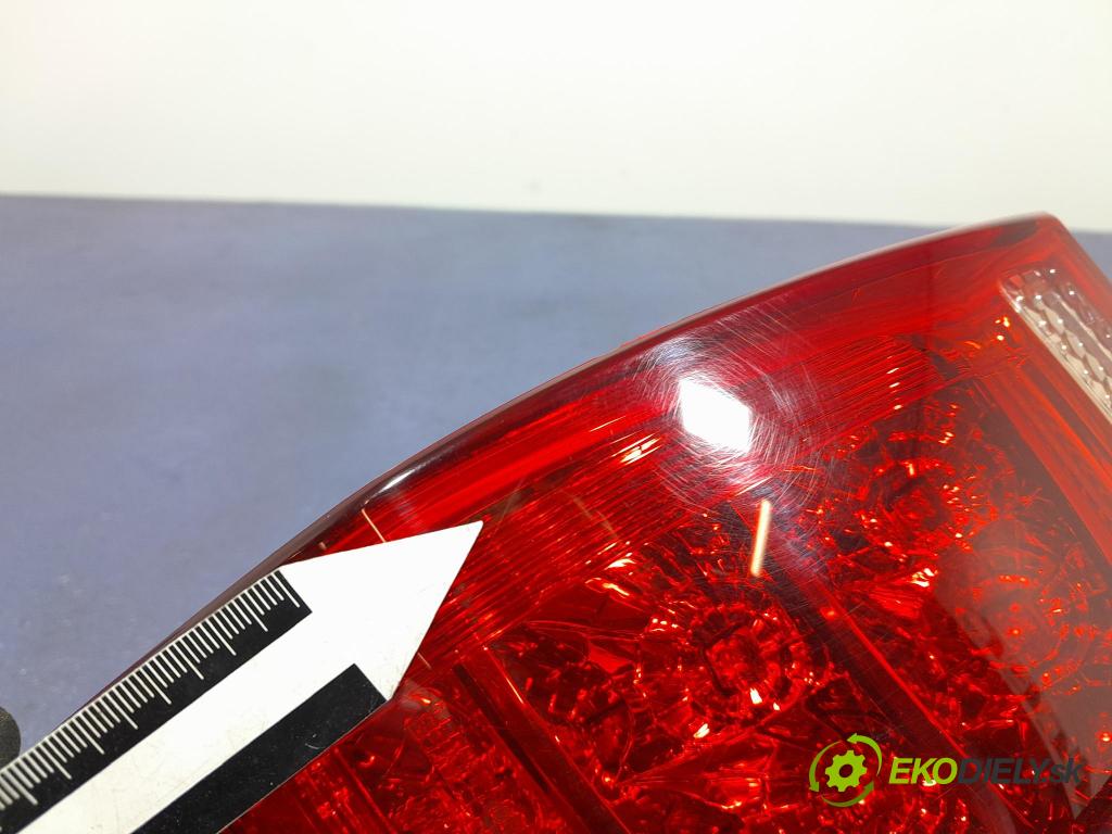 Toyota Rav4 2007 svetlo / reflektor zad Prava: Vonkajsia: