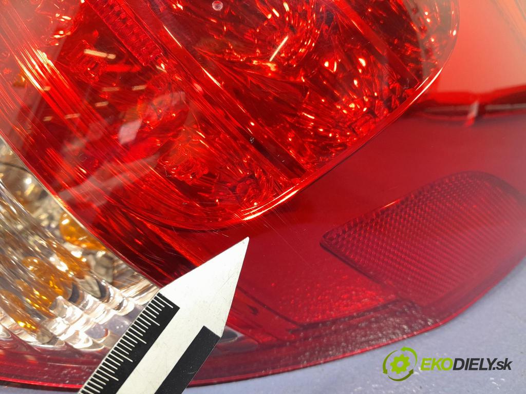 Toyota Rav4 2007 svetlo / reflektor zad Prava: Vonkajsia: