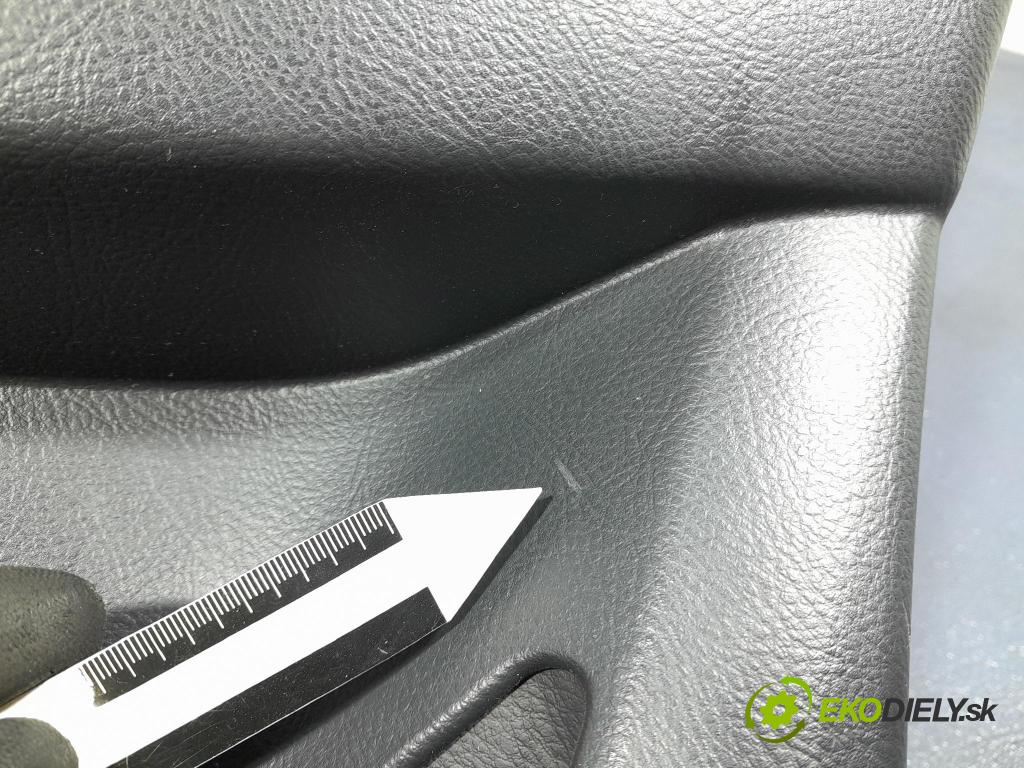 Toyota Rav4 2007 Čalounictví: dvere zad Prava: