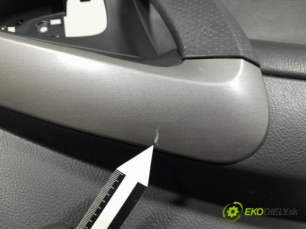 Toyota Rav4 2007 Čalounictví: dvere zad Prava: