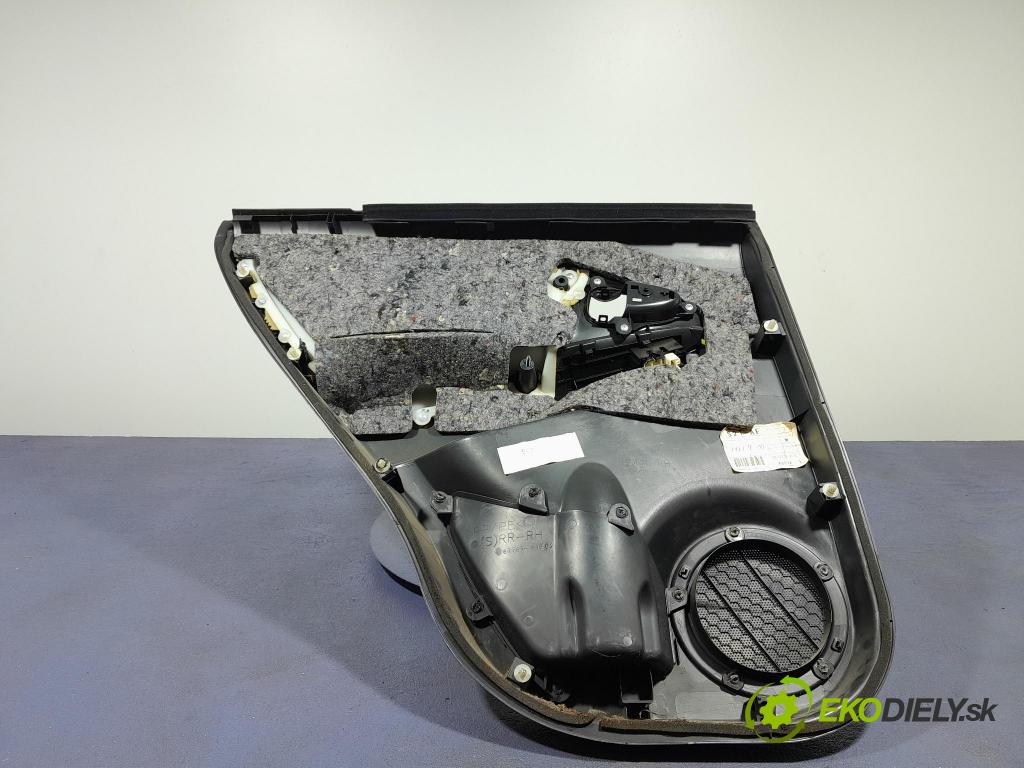 Toyota Rav4 2007 Čalounictví: dvere zad Prava: