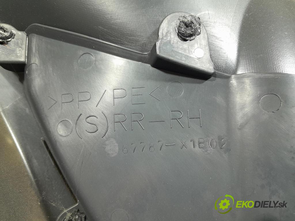 Toyota Rav4 2007 Čalounictví: dvere zad Prava: